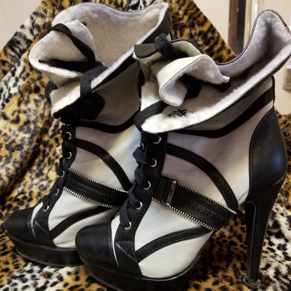 Boots - Picture 2 of 5